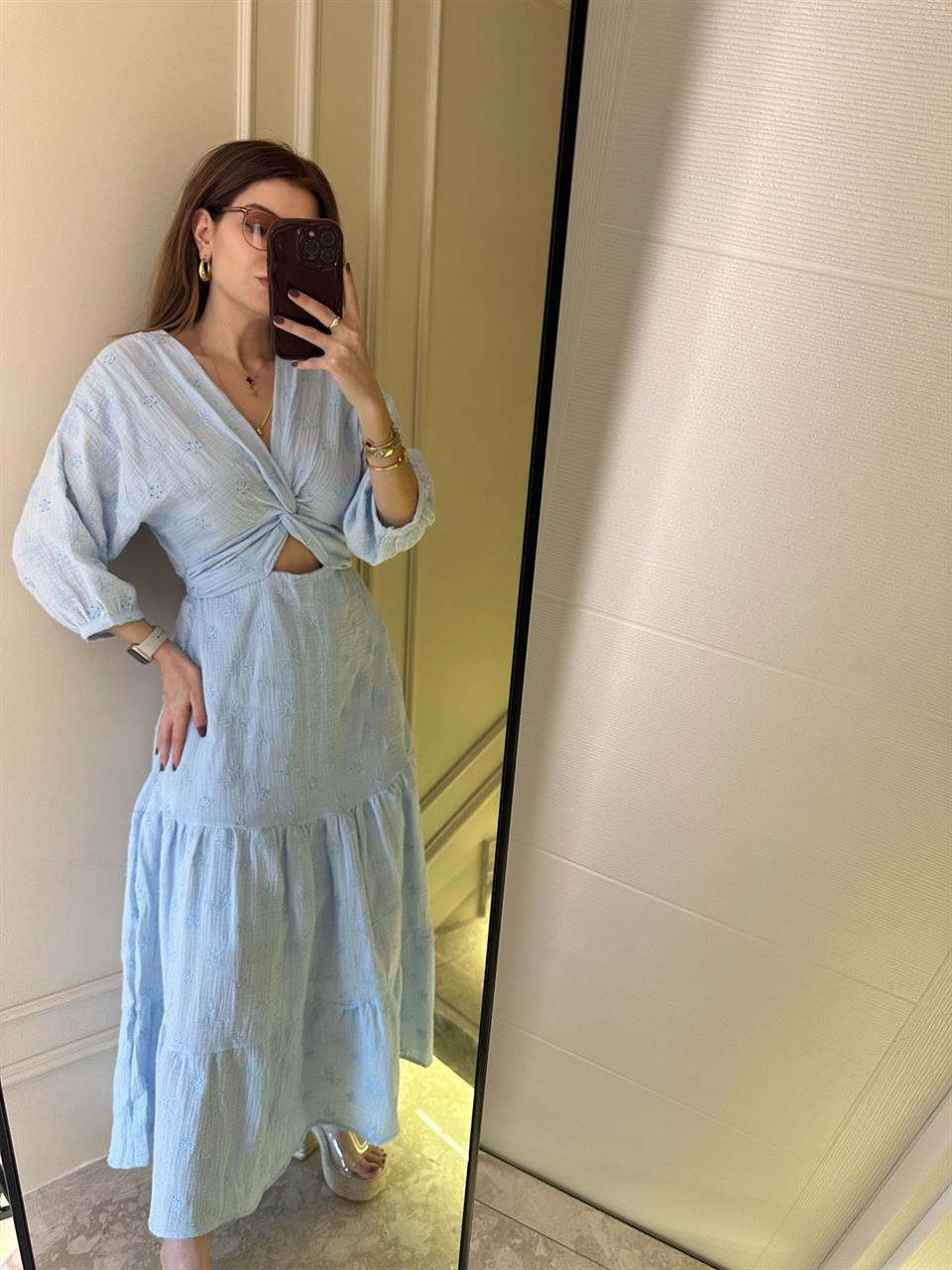 Mavi Nakışlı Müslin Kumaş Elbise