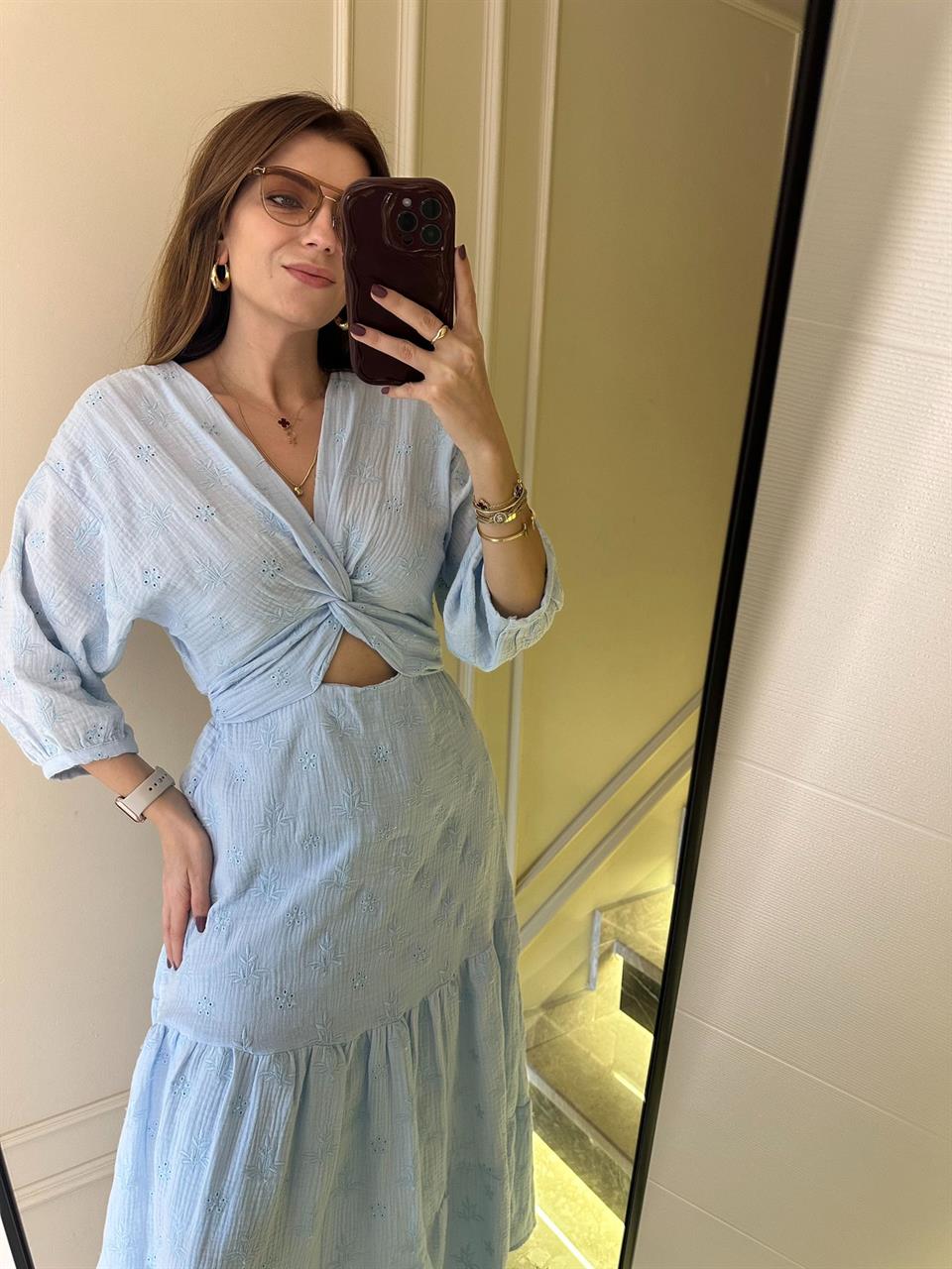 Mavi Nakışlı Müslin Kumaş Elbise