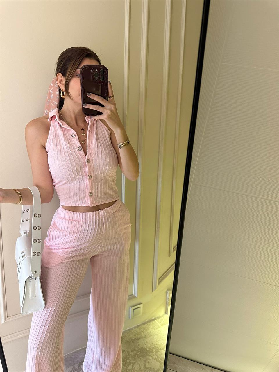 Pembe Gofre Kumaş Kolsuz Düğmeli Takım