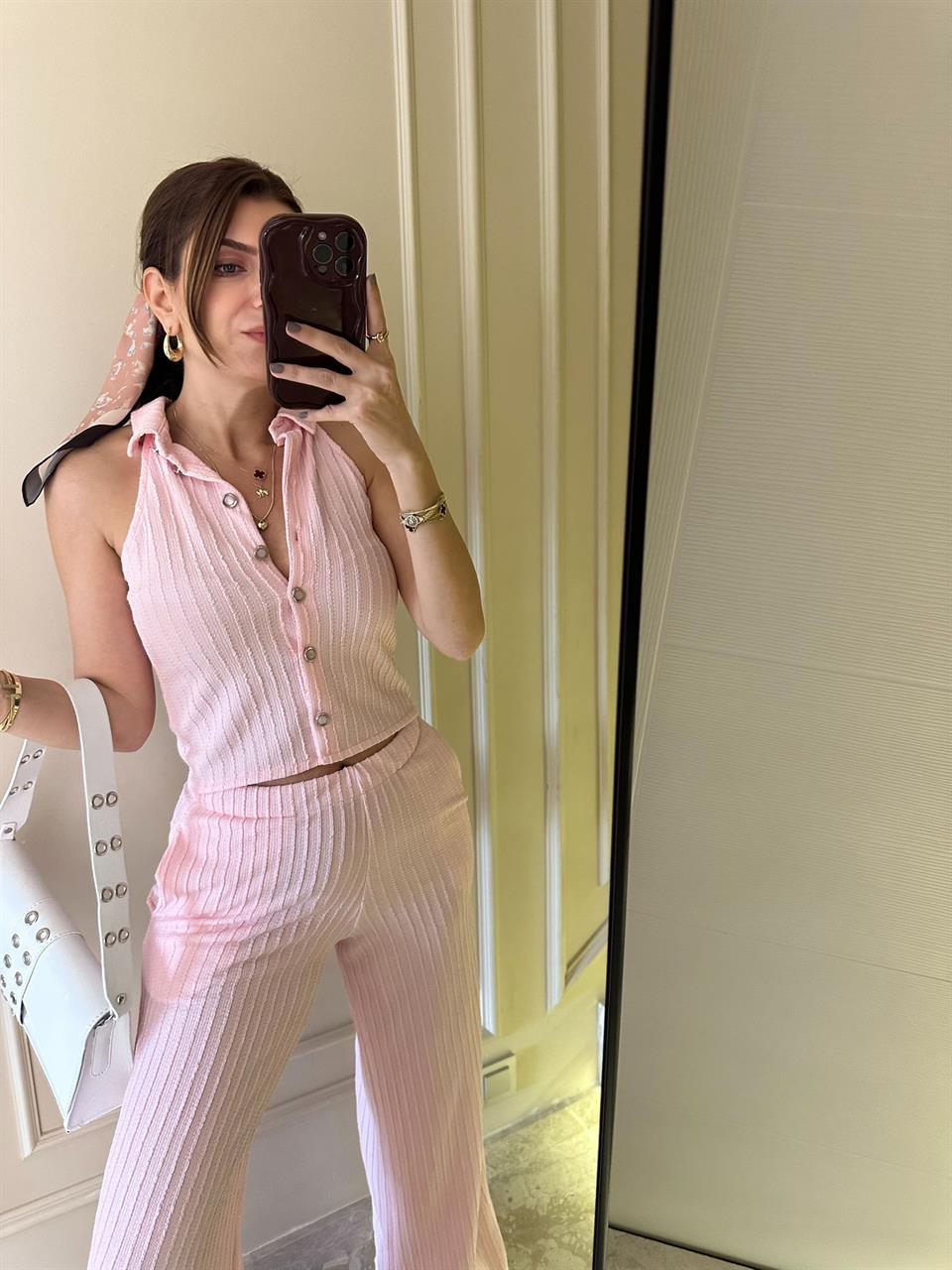 Pembe Gofre Kumaş Kolsuz Düğmeli Takım