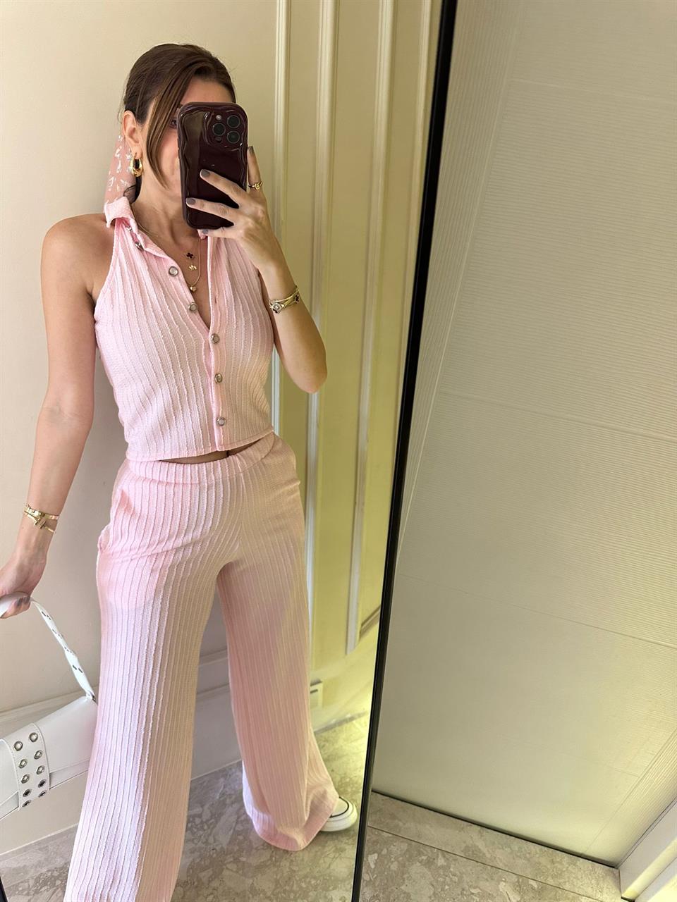 Pembe Gofre Kumaş Kolsuz Düğmeli Takım