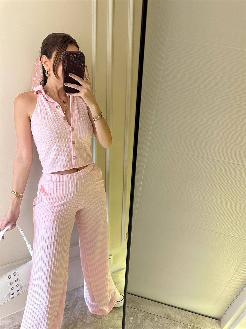 Pembe Gofre Kumaş Kolsuz Düğmeli Takım