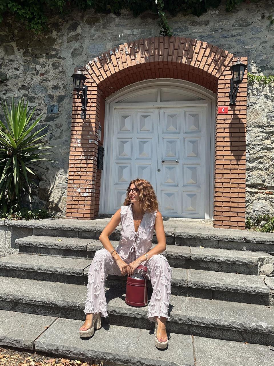 Pembe Püskül Detay Çizgili Keten Takım