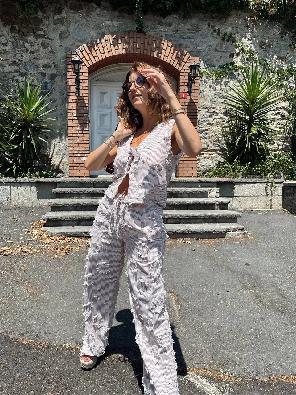 Pembe Püskül Detay Çizgili Keten Takım