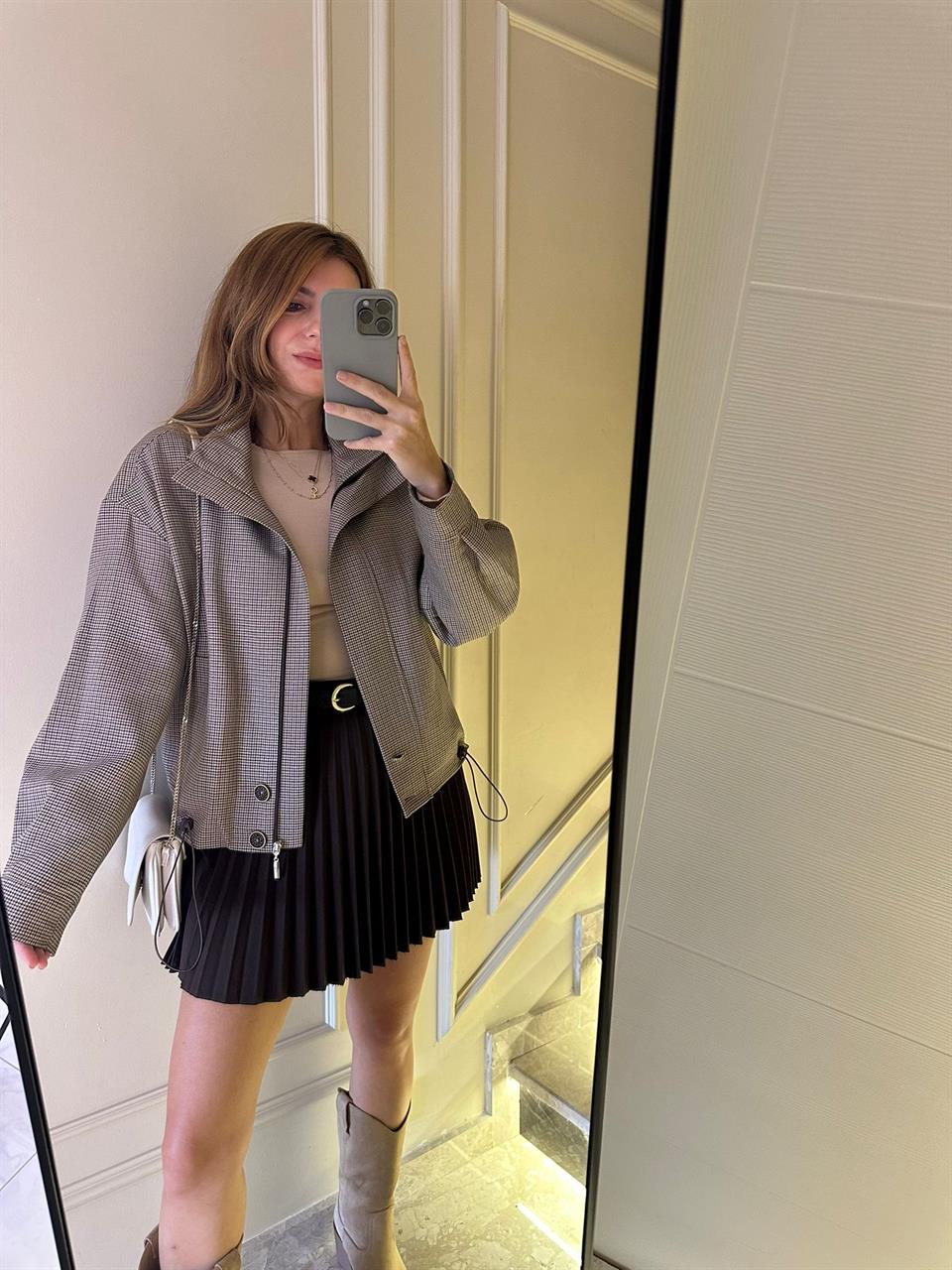 Piti Kare Bel Lastik Detay Ceket