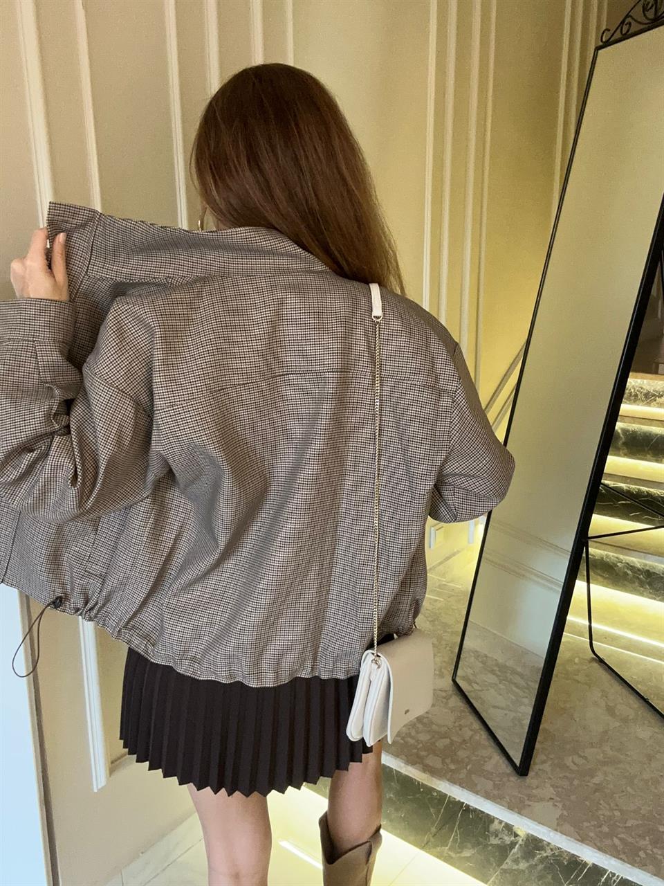 Piti Kare Bel Lastik Detay Ceket