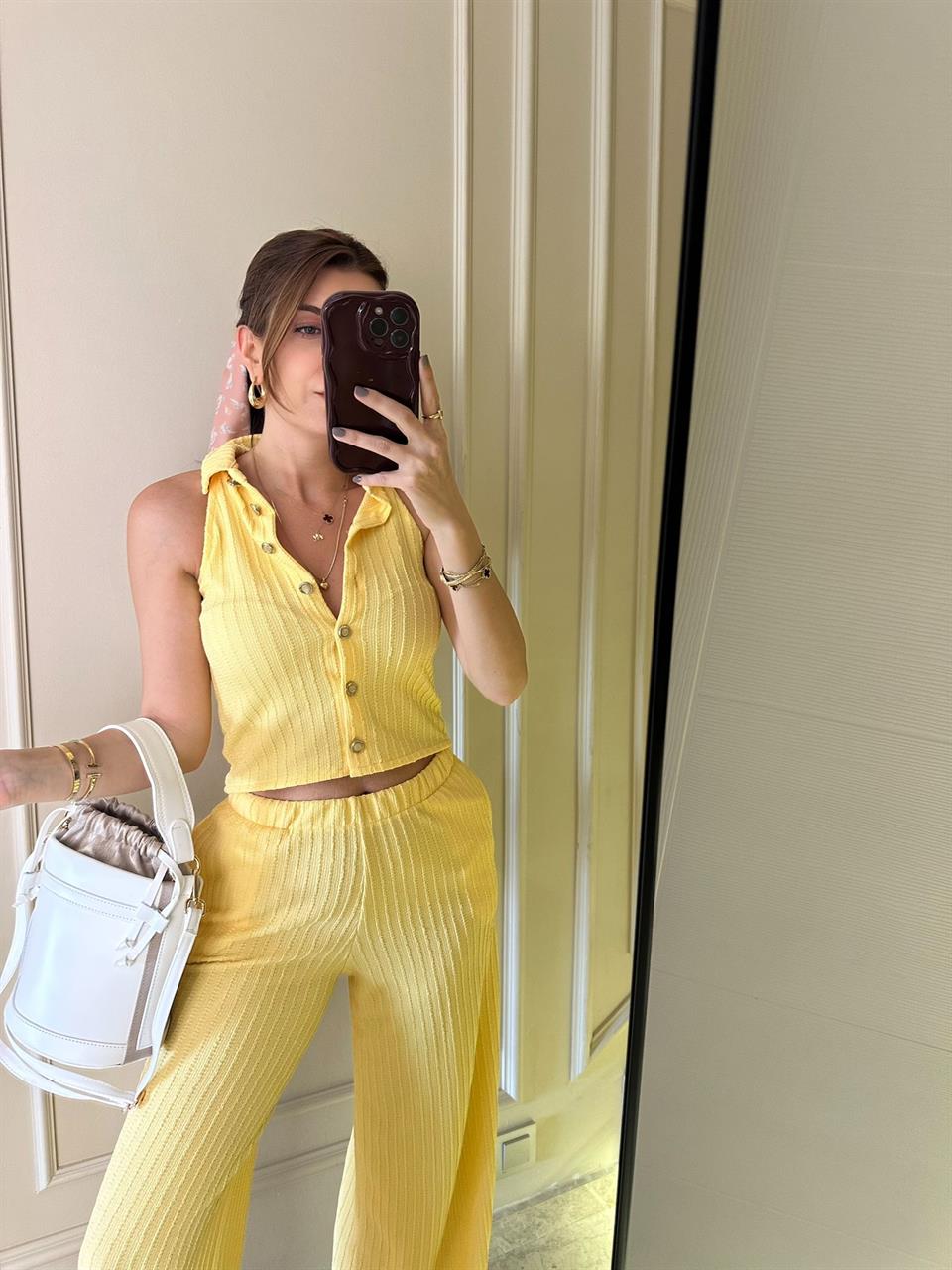 Sarı Gofre Kumaş Kolsuz Düğmeli Takım