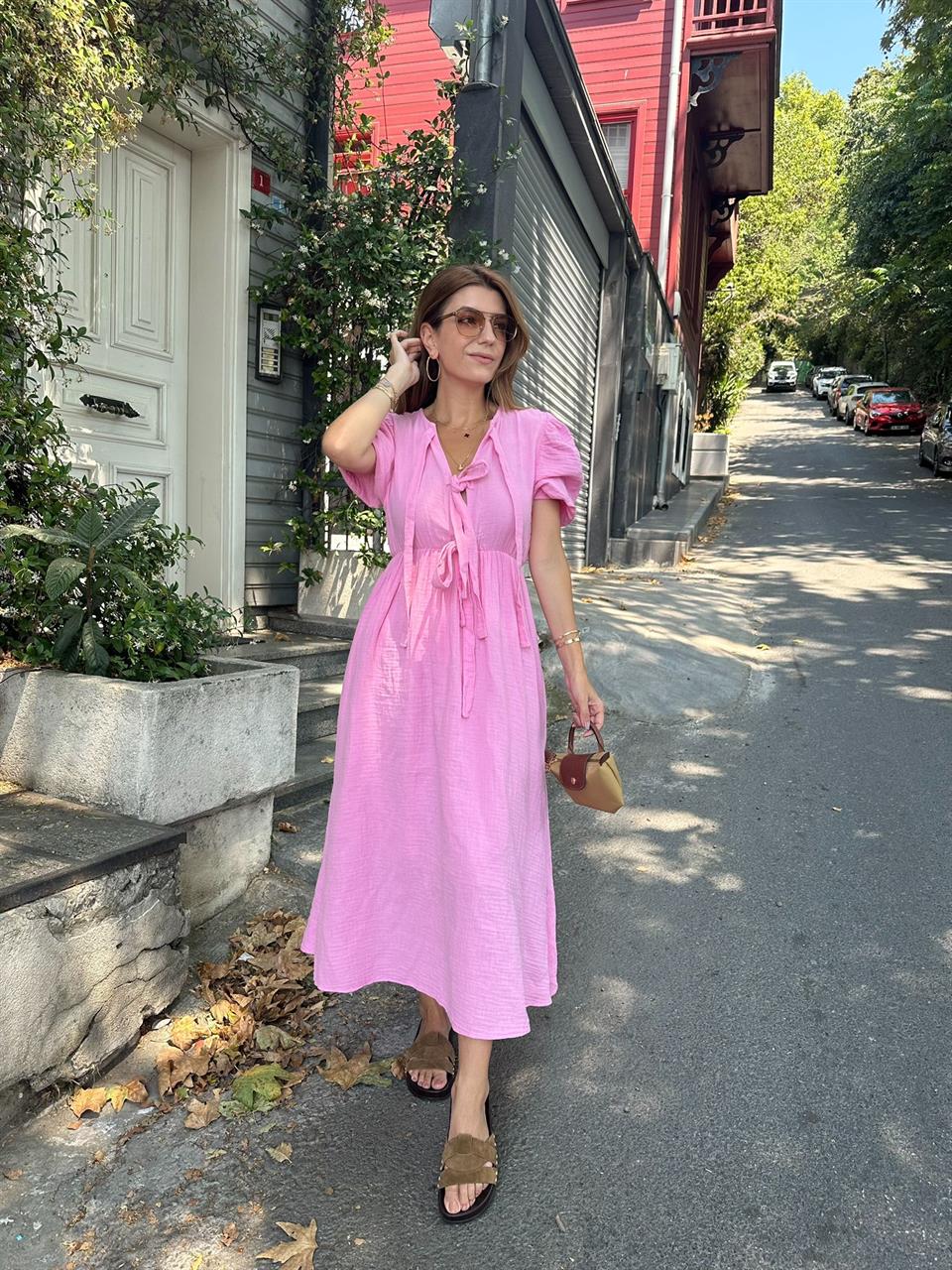 Şeker Pembe Yaka Bağlamalı Müslin Kumaş Astarlı Elbise