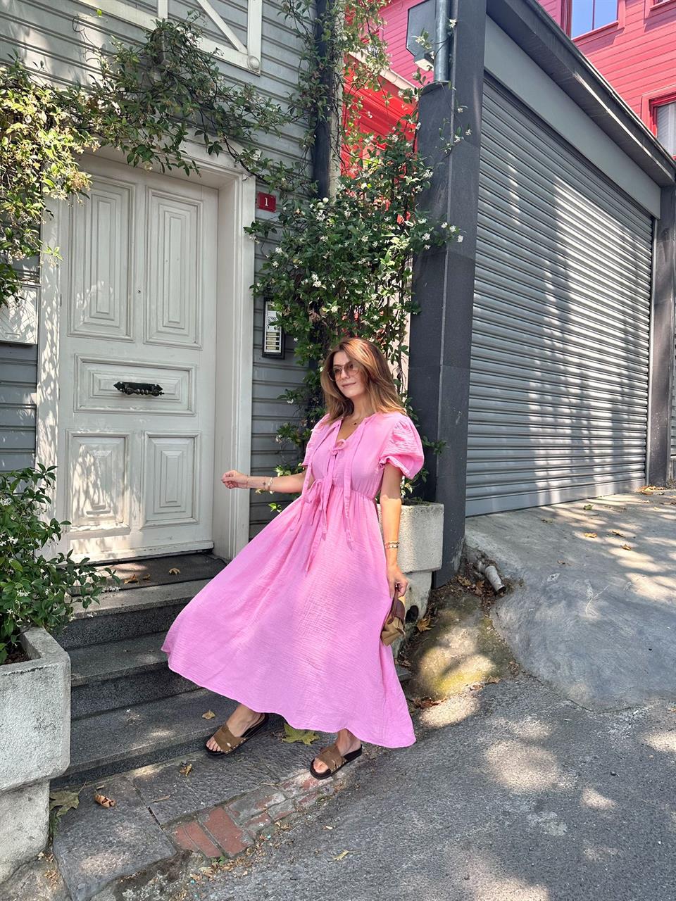 Şeker Pembe Yaka Bağlamalı Müslin Kumaş Astarlı Elbise