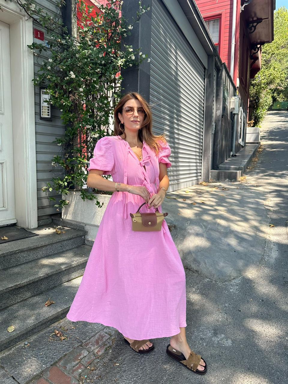 Şeker Pembe Yaka Bağlamalı Müslin Kumaş Astarlı Elbise