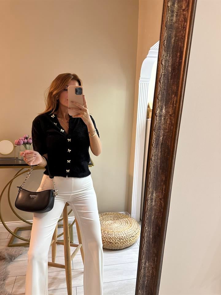 Siyah Aksesuar Düğmeli Sakallı Bluz