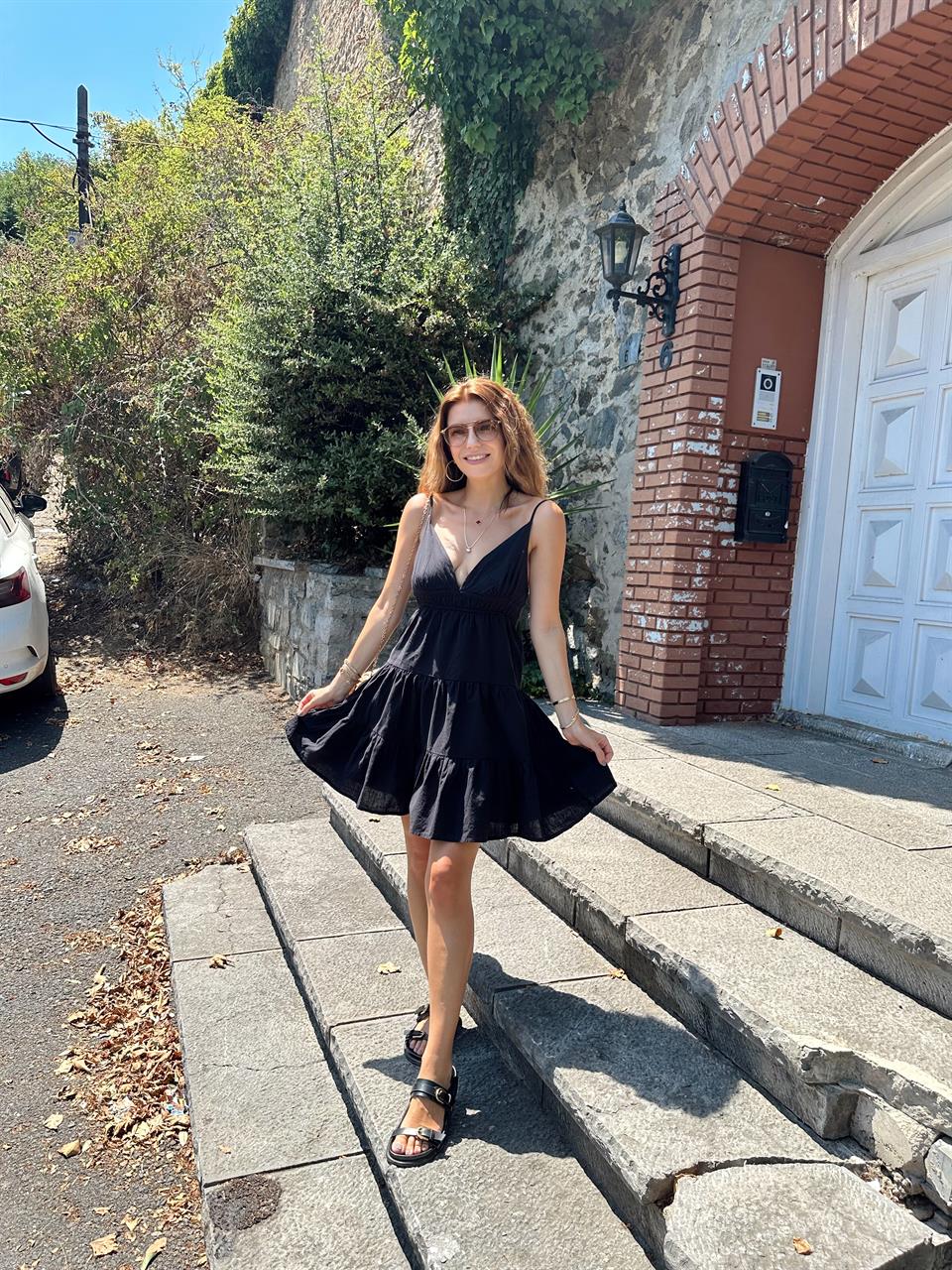 Siyah Arkası Bağcıklı Keten Elbise