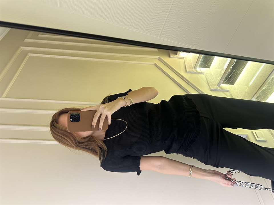 Siyah Bisiklet Yaka Fırfırlı İnce Triko Bluz