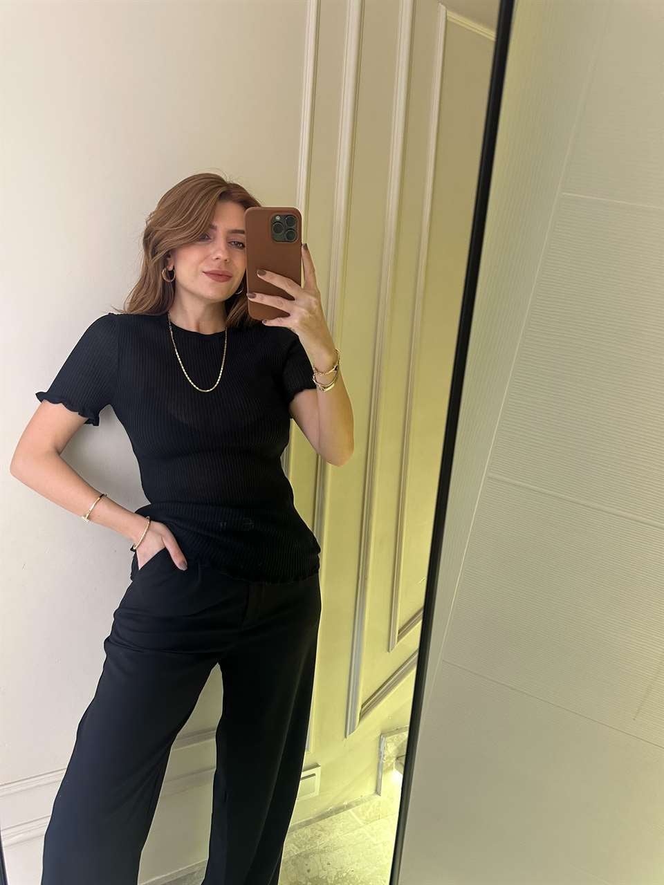 Siyah Bisiklet Yaka Fırfırlı İnce Triko Bluz