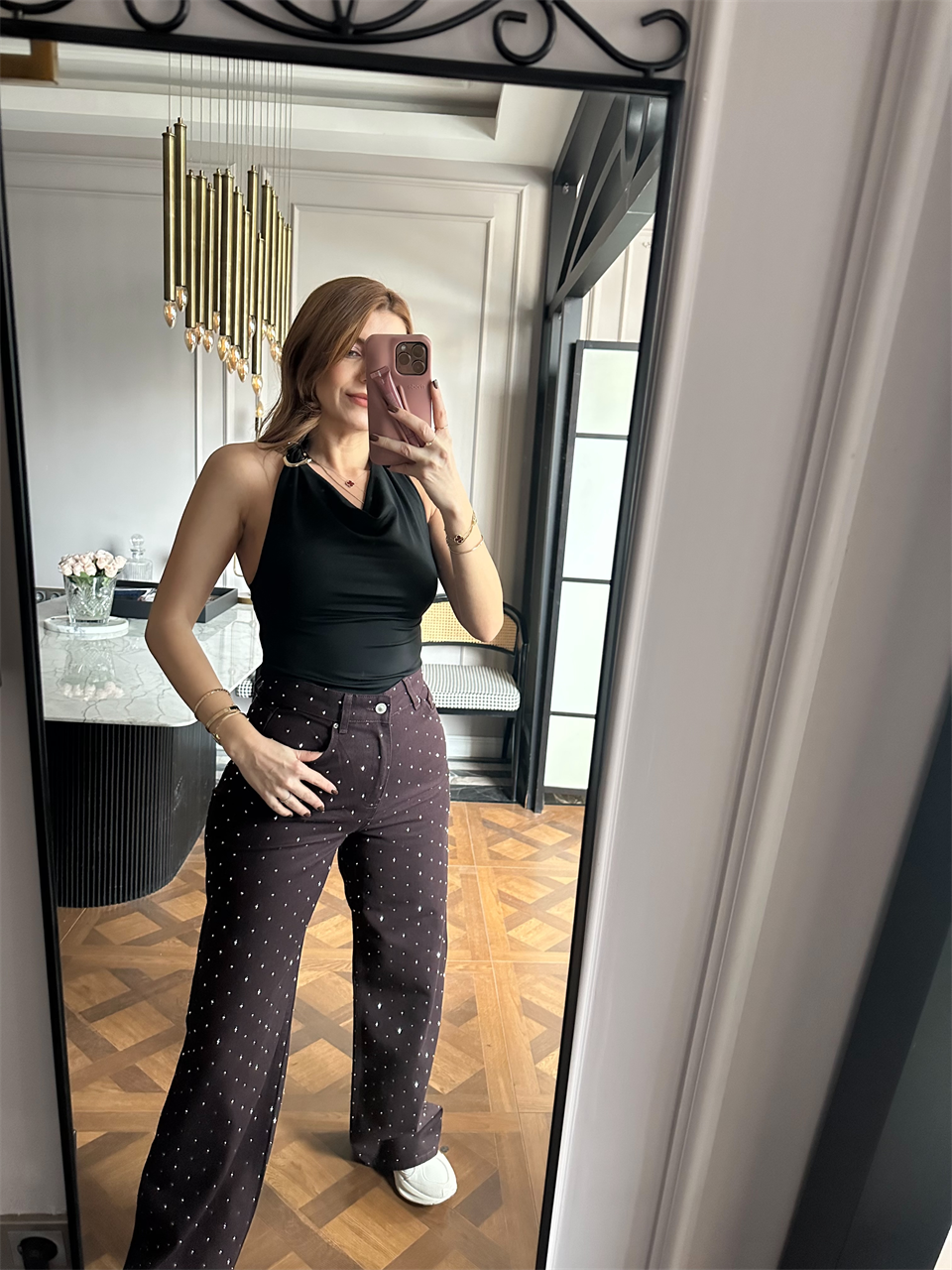 Siyah Boyun Toka Detay Degaje Bluz