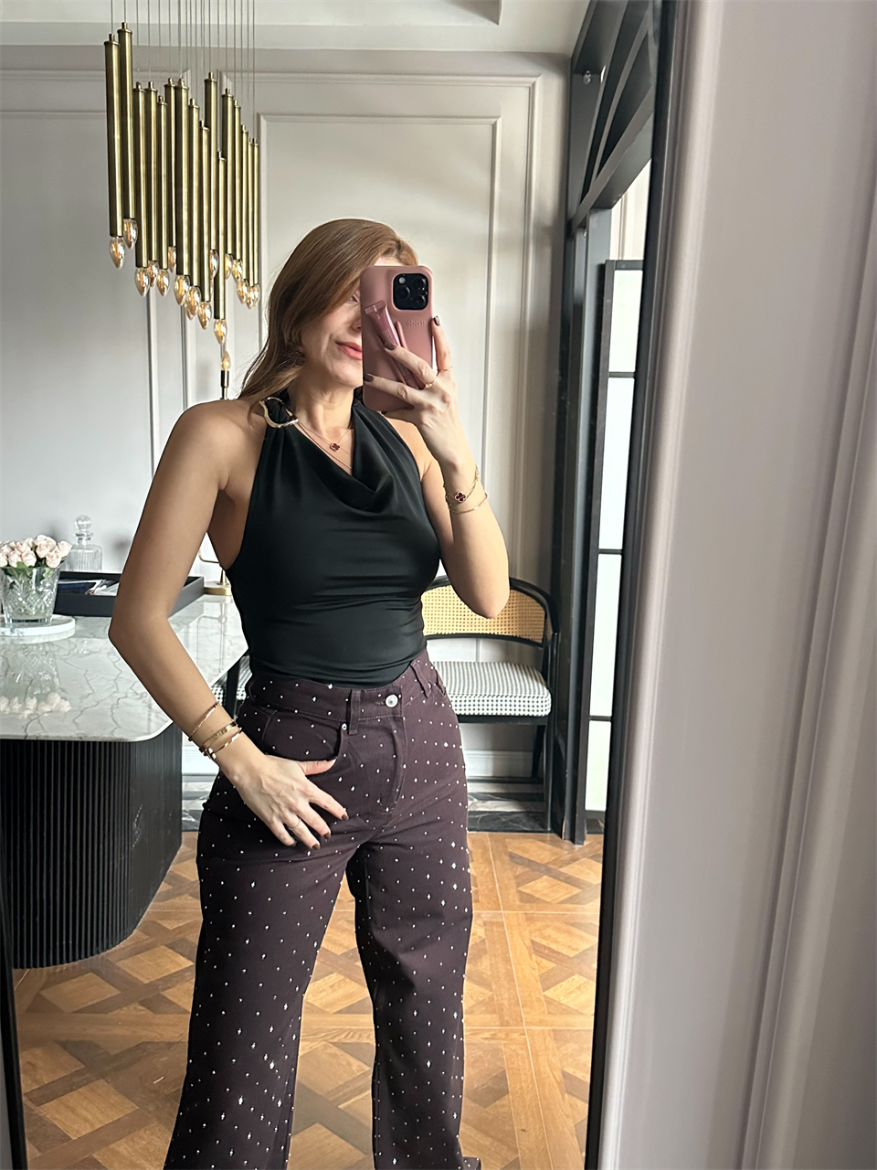 Siyah Boyun Toka Detay Degaje Bluz