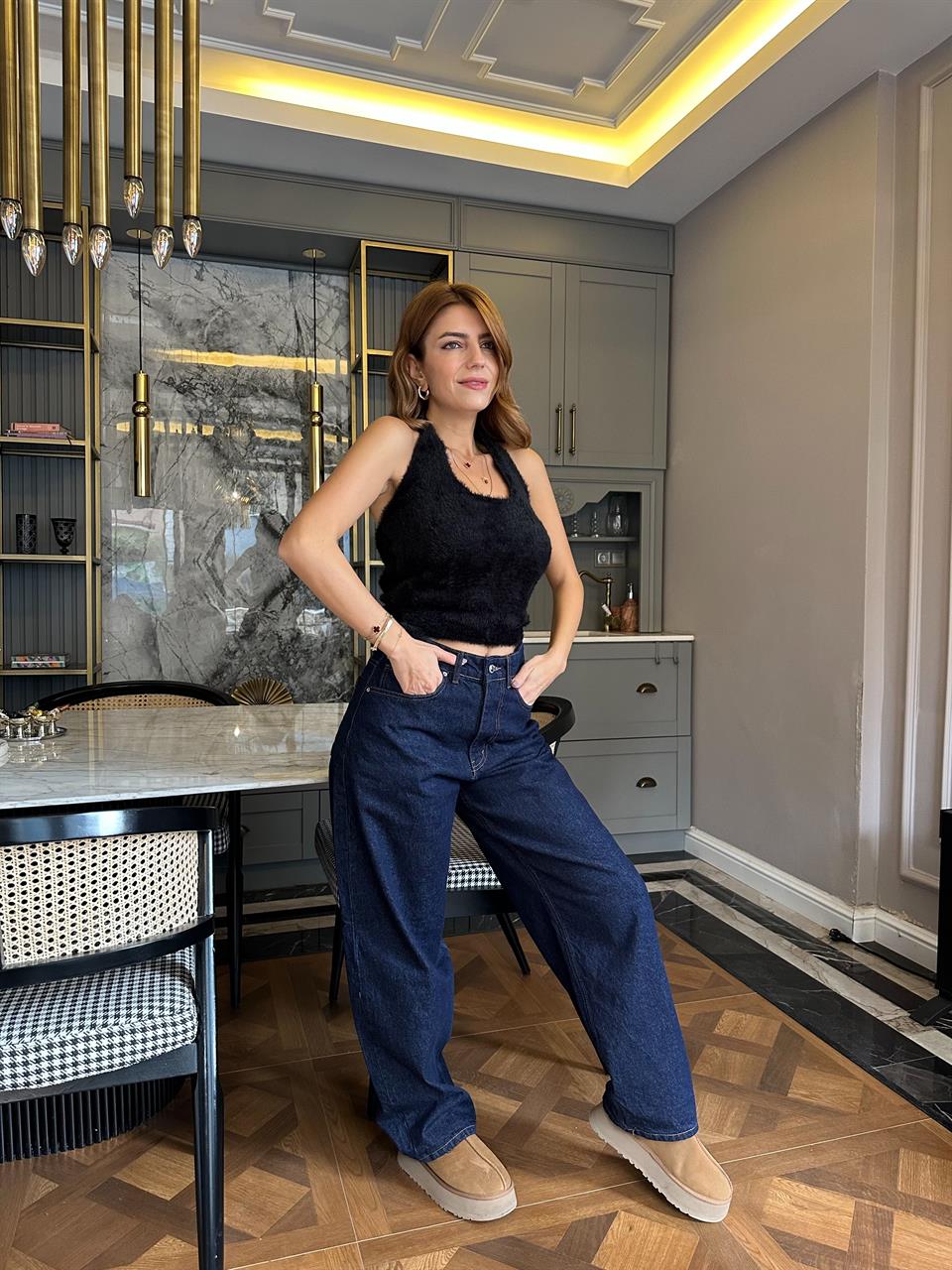 Siyah Boyundan Geçmeli Sakallı Triko Bluz