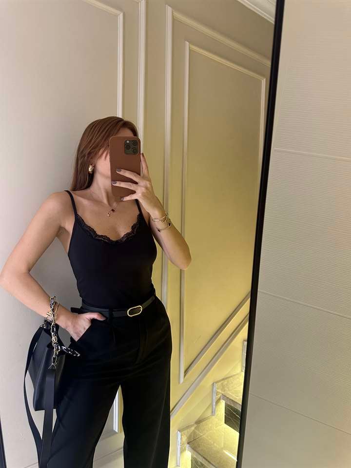 Siyah Dantel Detay Askılı Bluz