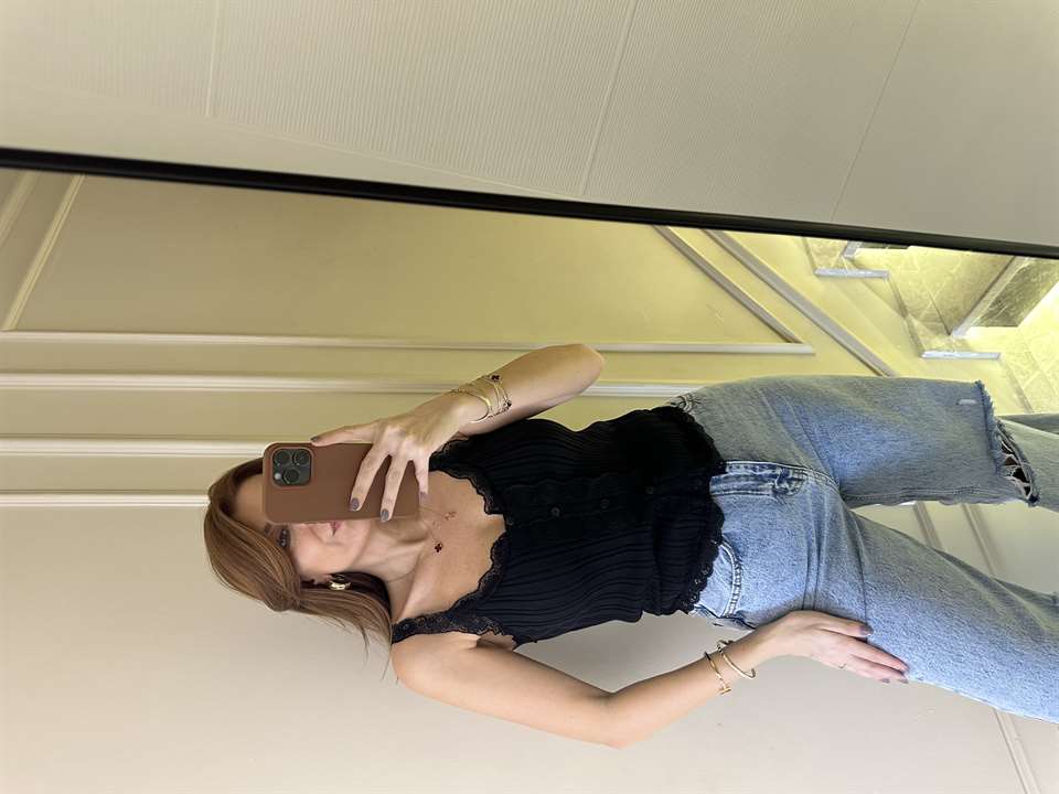 Siyah Dantel Detay Düğmeli Triko Bluz