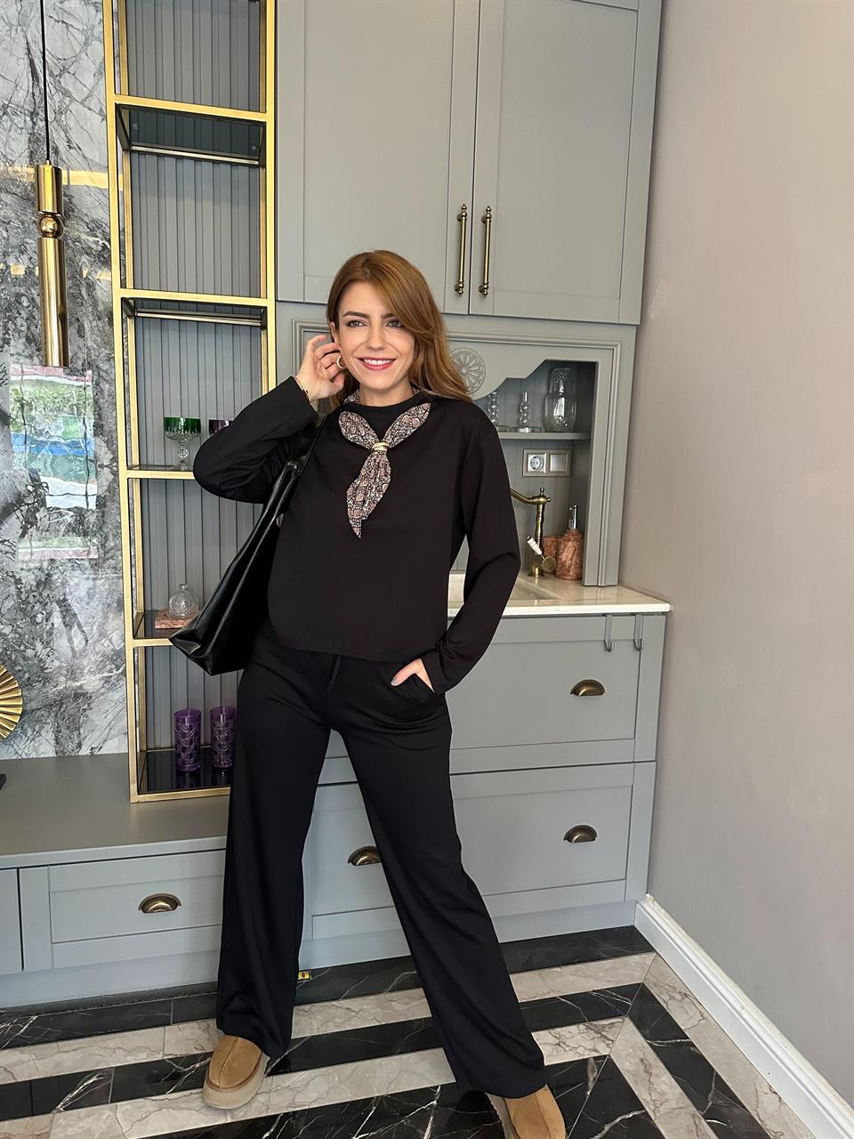 Siyah Fularlı Pamuk Kumaş Takım