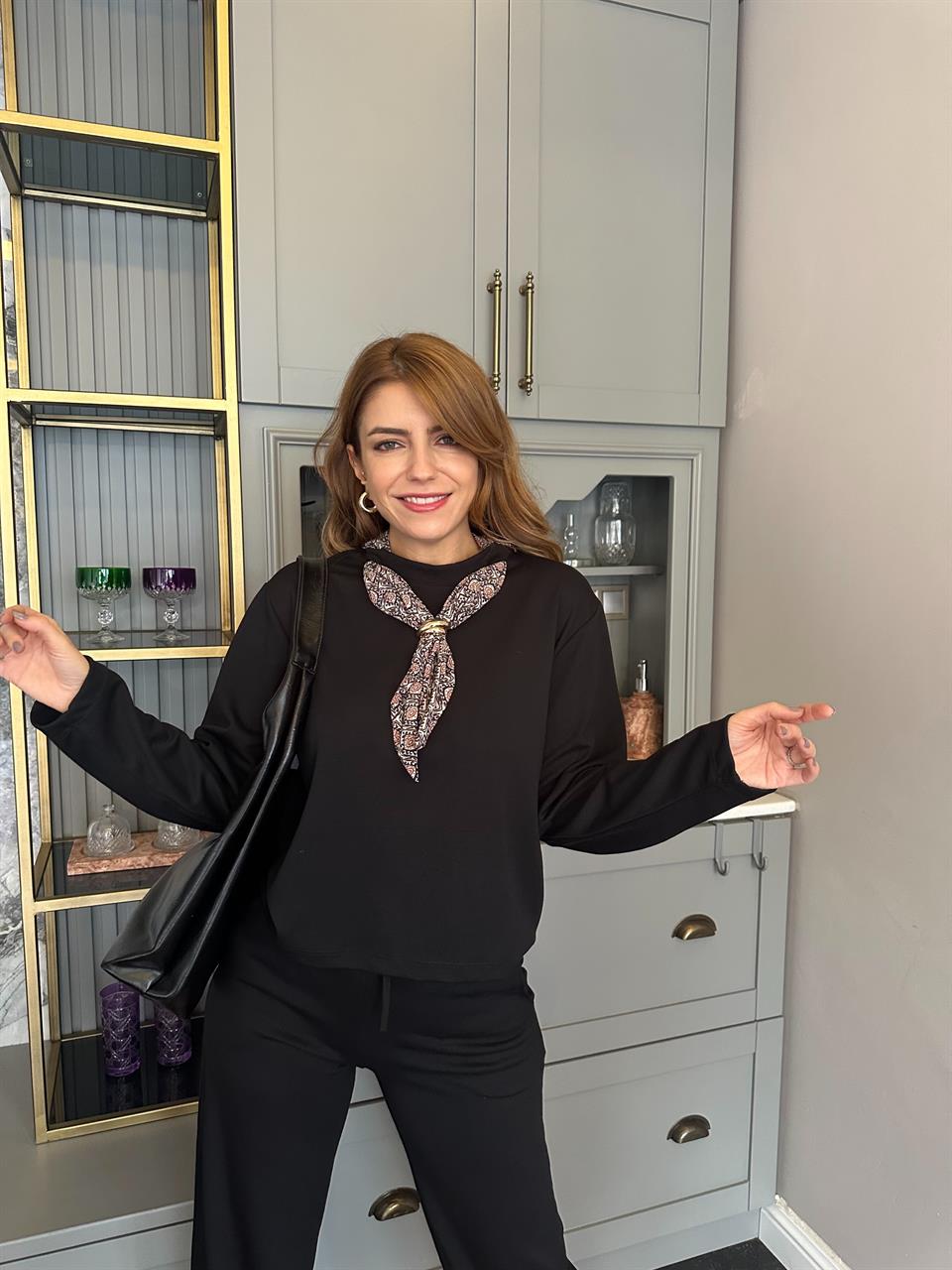 Siyah Fularlı Pamuk Kumaş Takım