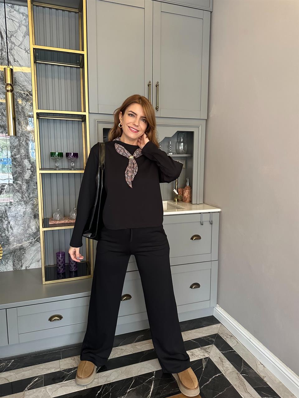 Siyah Fularlı Pamuk Kumaş Takım