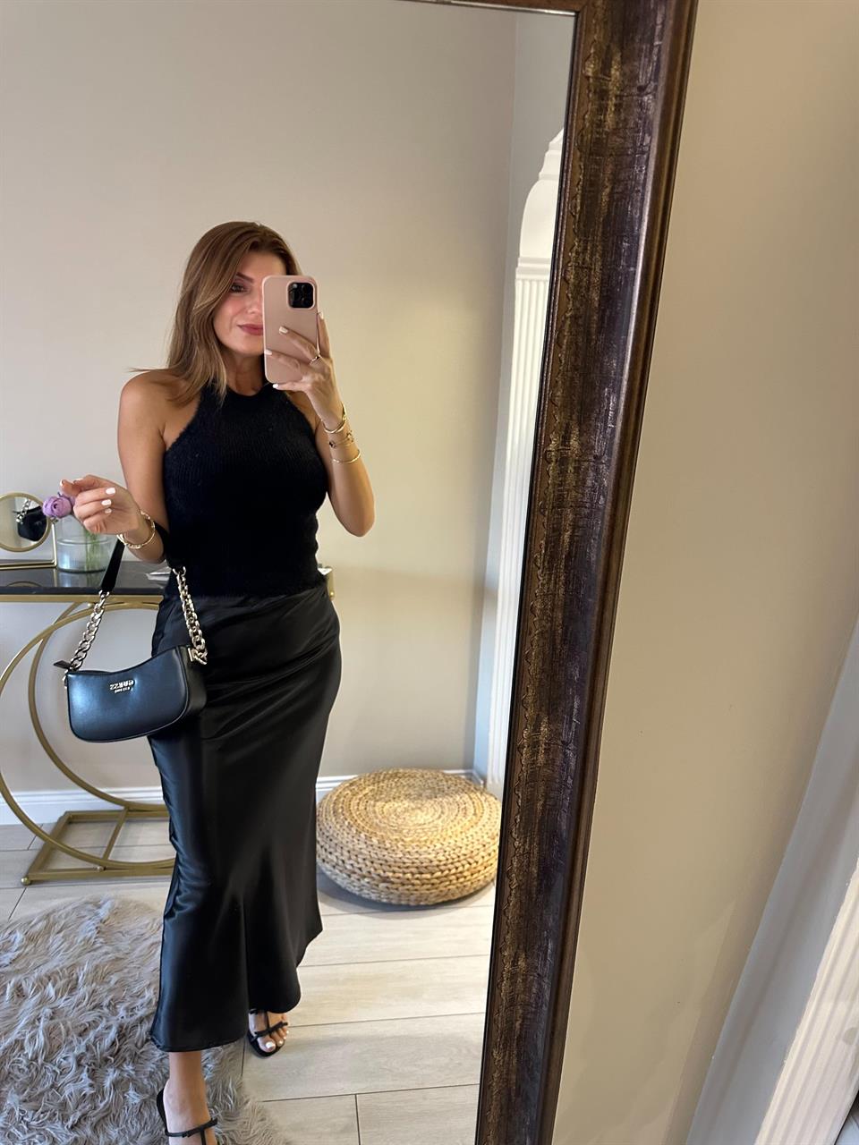 Siyah Halter Yaka Yumoş Bluz