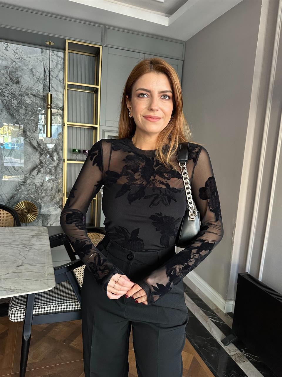 Siyah Kadife Detay Tül Bluz