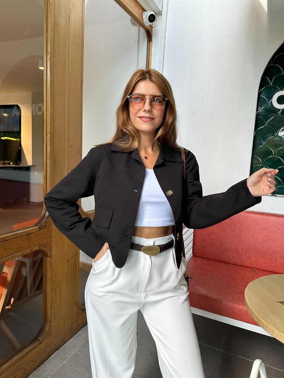 Siyah Kapaklı Cepli Mevsimlik Ceket