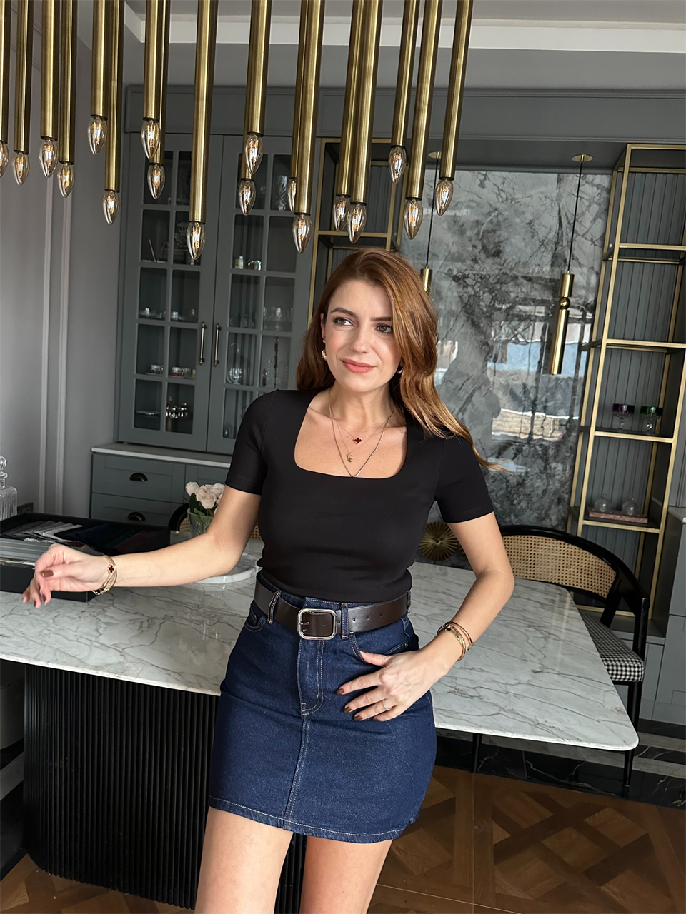 Siyah Kare Yaka Kısa Kol Bluz