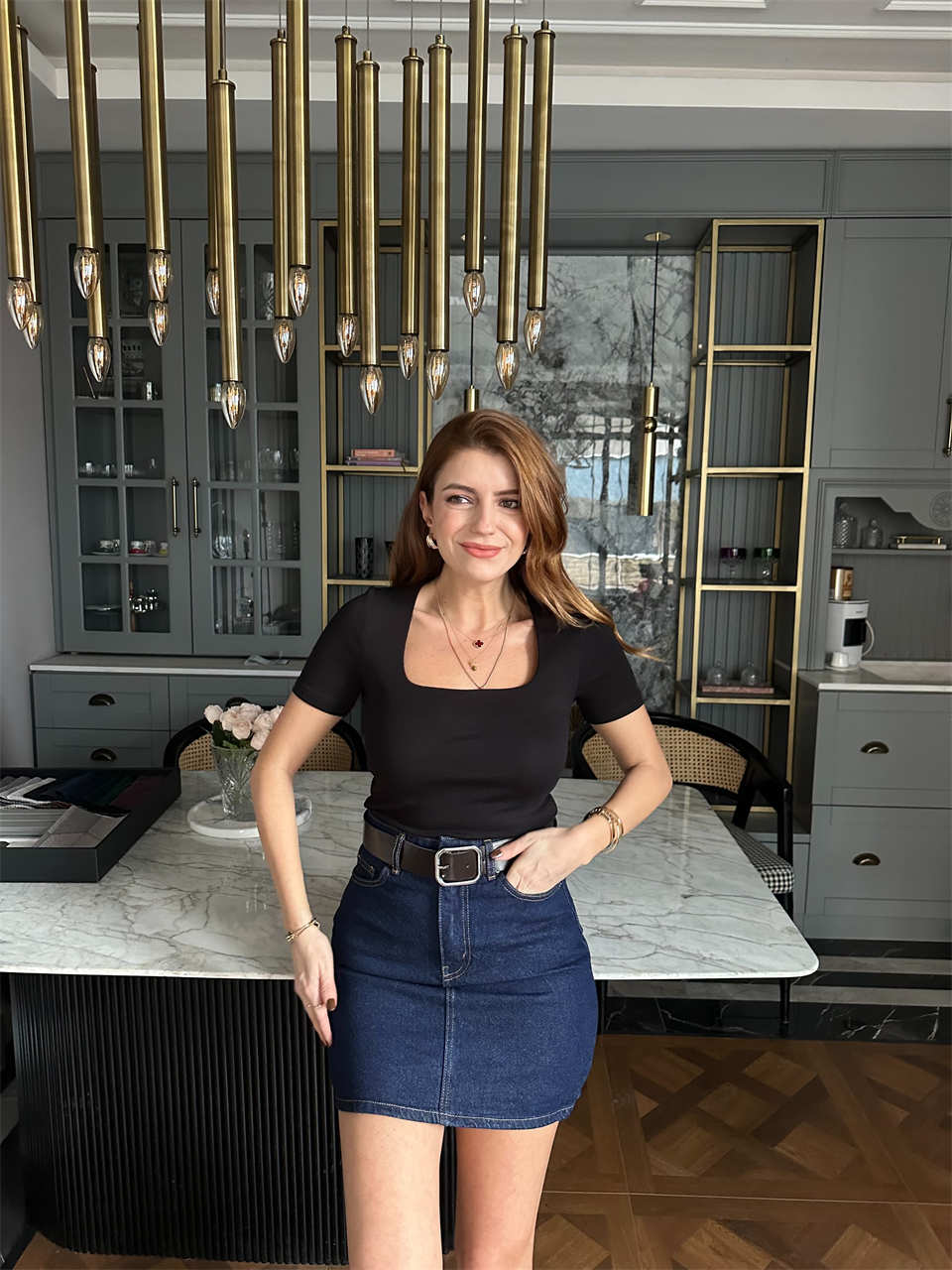 Siyah Kare Yaka Kısa Kol Bluz