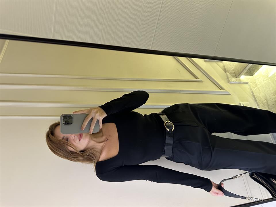 Siyah Kare Yaka Uzun Kol Bluz