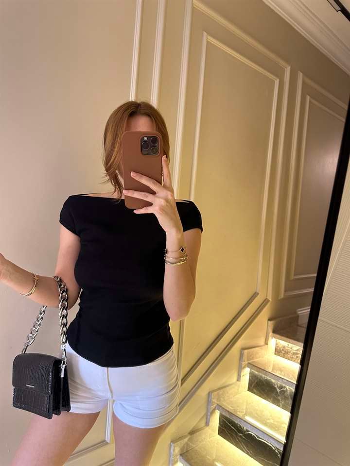 Siyah Kayık Yaka Fitilli Bluz