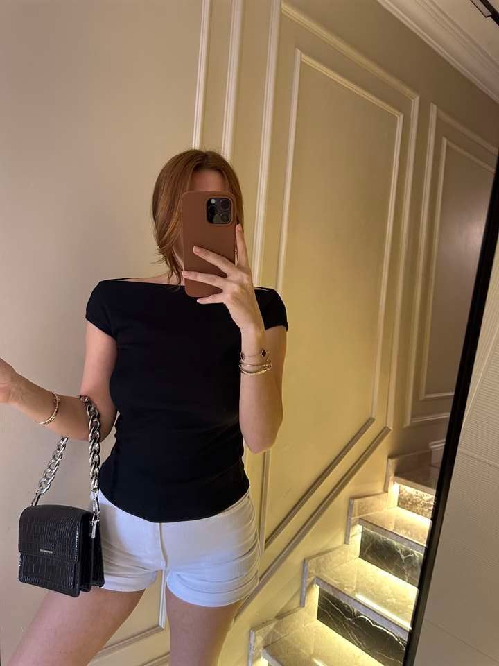 Siyah Kayık Yaka Fitilli Bluz