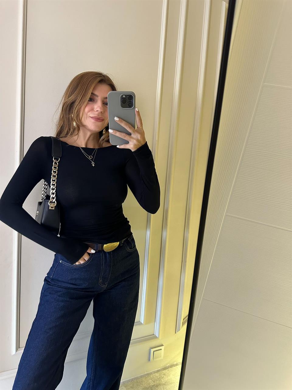 Siyah Kayık Yaka Transparan Viskon Bluz