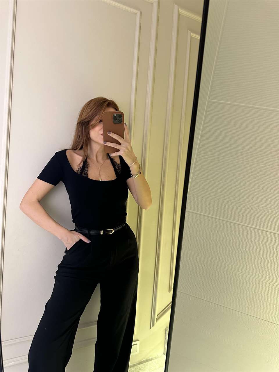 Siyah Kısa Kol Dantelli Boyun Bağlamalı Bluz