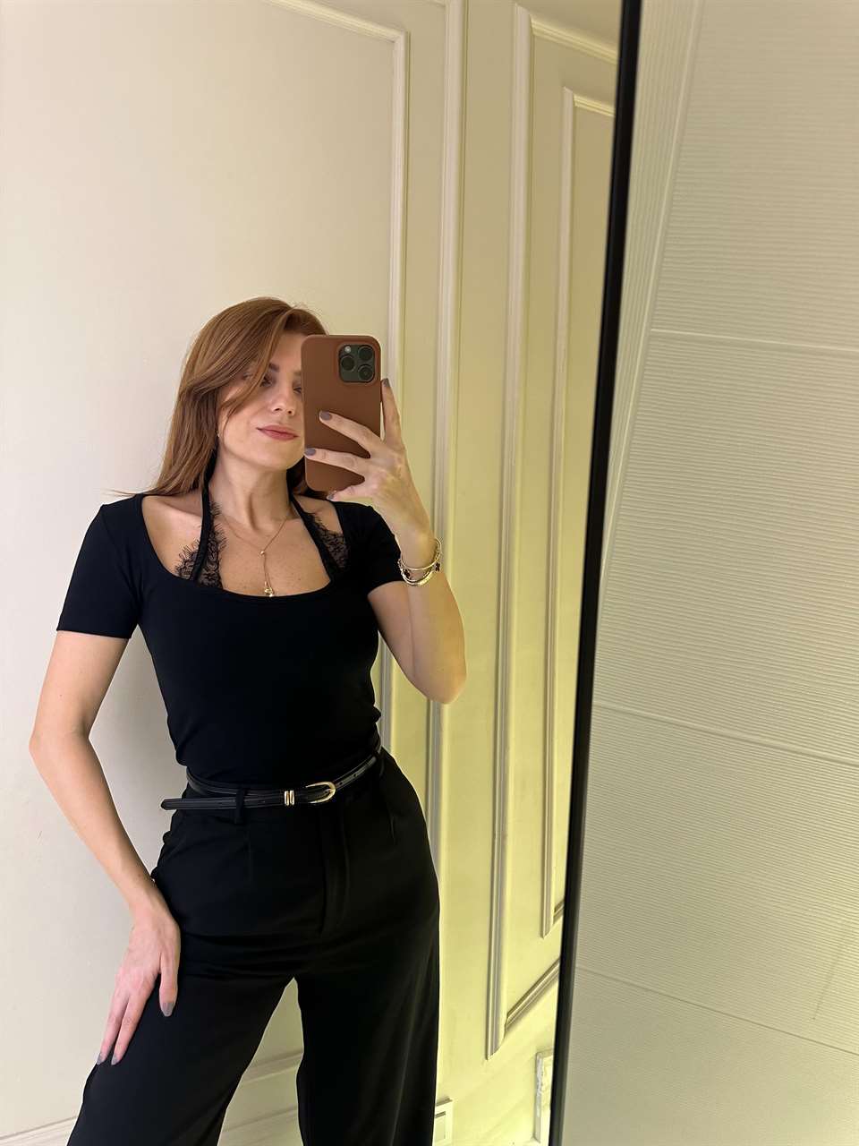 Siyah Kısa Kol Dantelli Boyun Bağlamalı Bluz