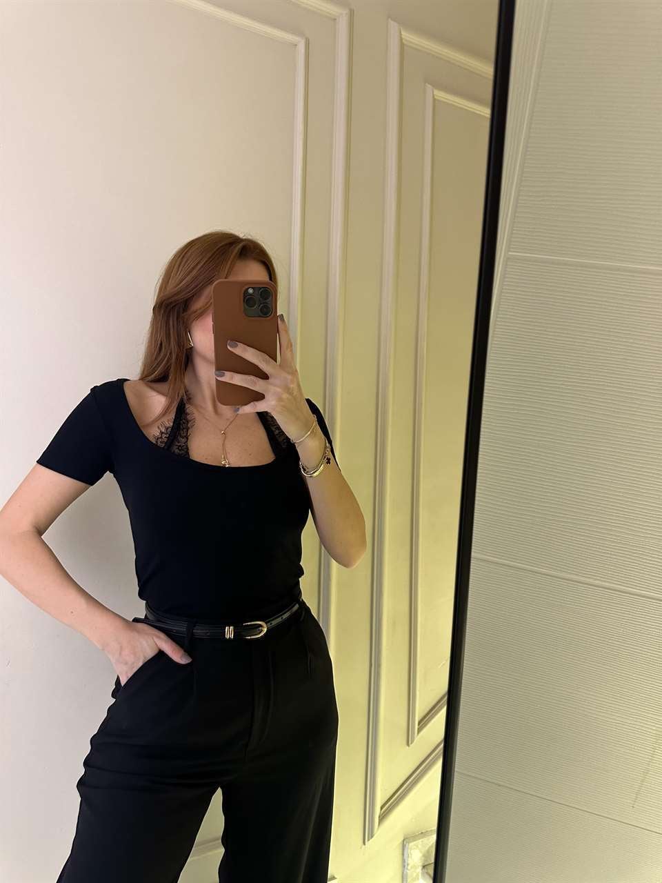 Siyah Kısa Kol Dantelli Boyun Bağlamalı Bluz