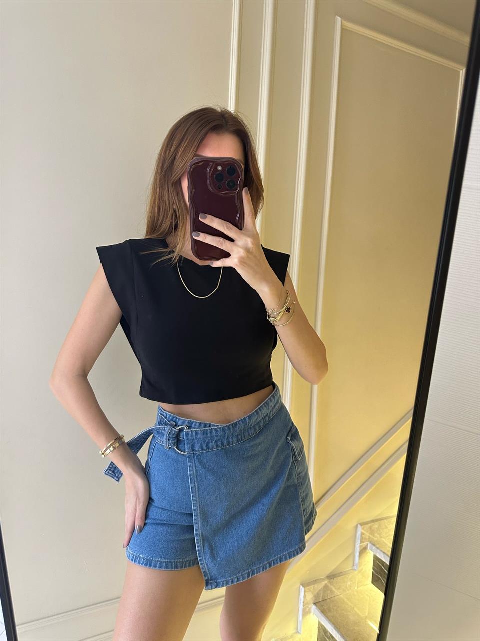 Siyah Kolsuz Crop Tişört