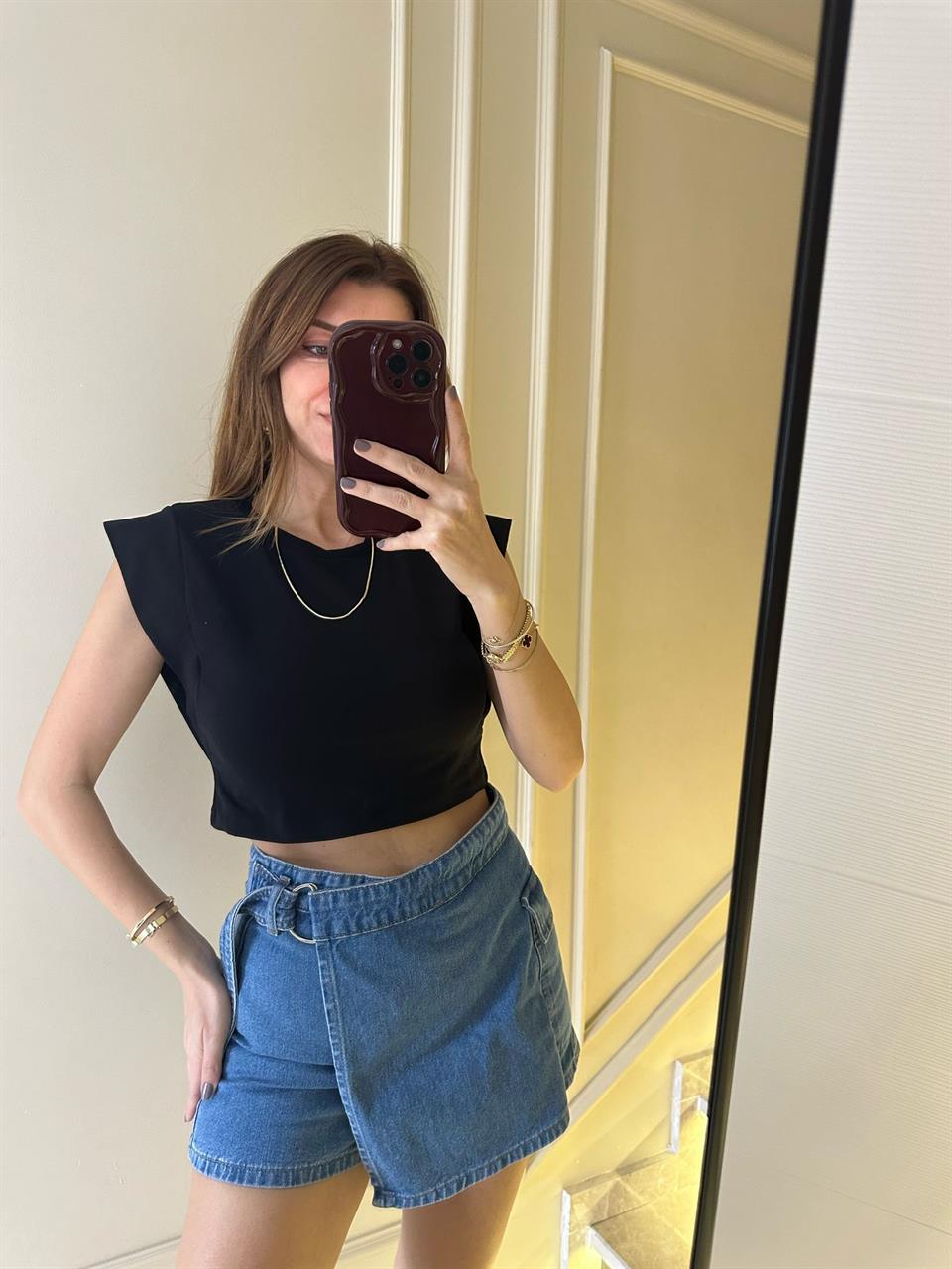 Siyah Kolsuz Crop Tişört