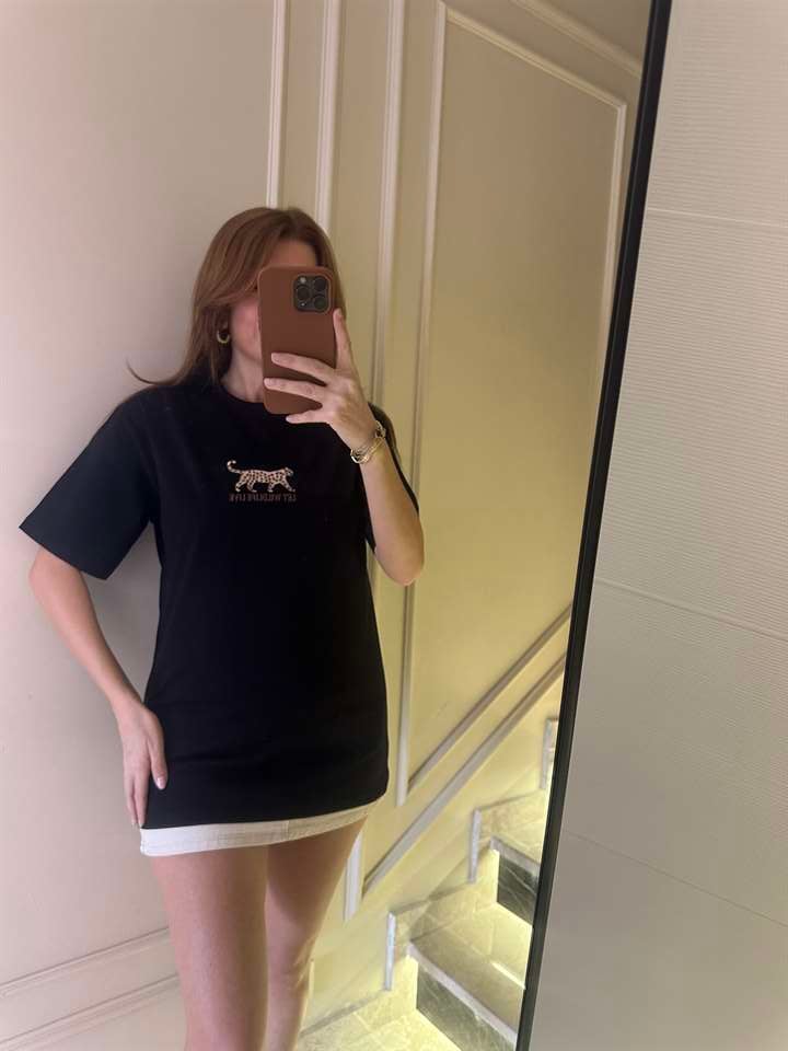 Siyah Leo Nakışlı Tişört