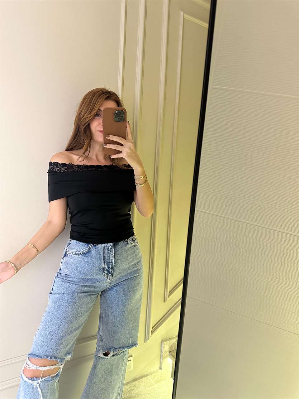 Siyah Madonna Yaka Dantelli Bluz