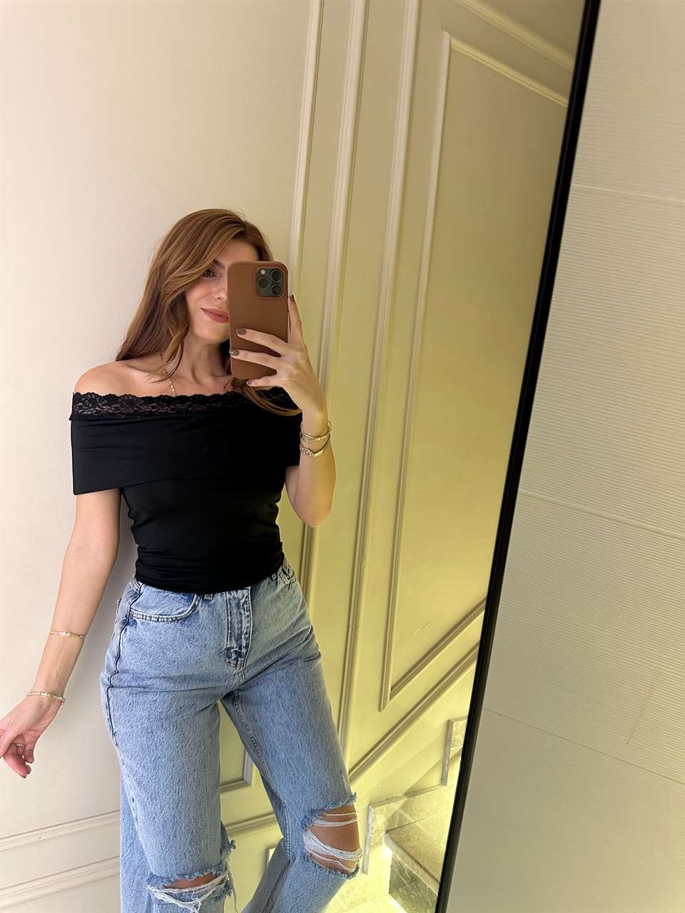 Siyah Madonna Yaka Dantelli Bluz