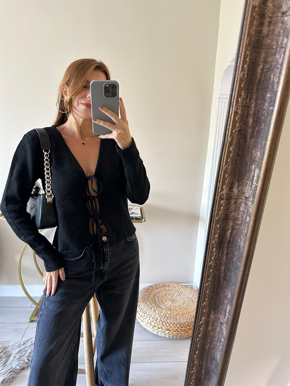 Siyah Önü Bağlamalı Triko Hırka