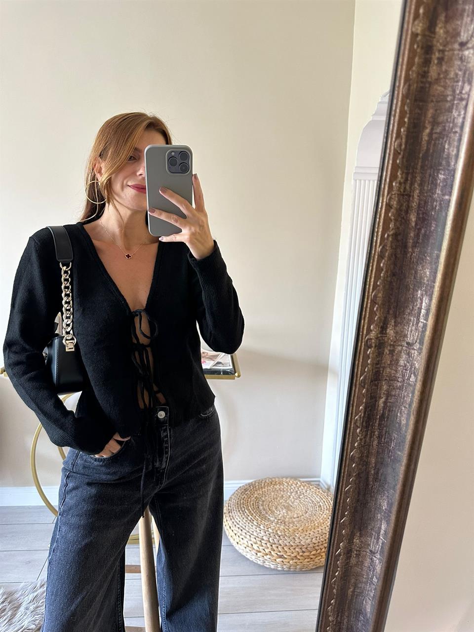 Siyah Önü Bağlamalı Triko Hırka