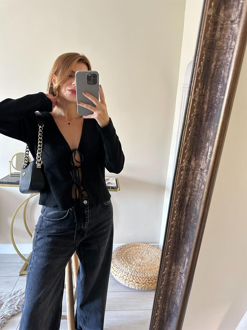 Siyah Önü Bağlamalı Triko Hırka