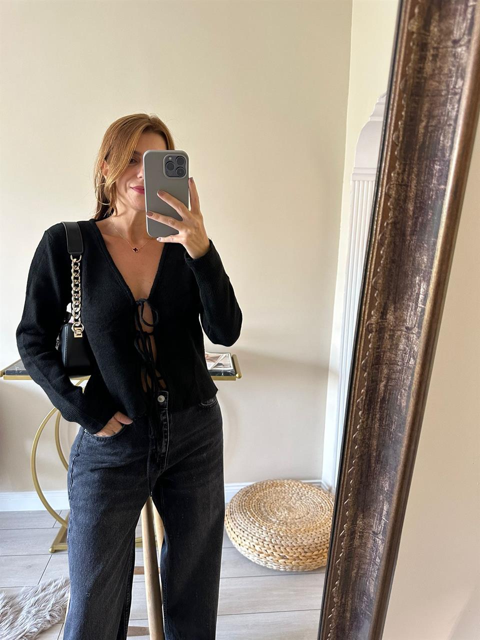 Siyah Önü Bağlamalı Triko Hırka