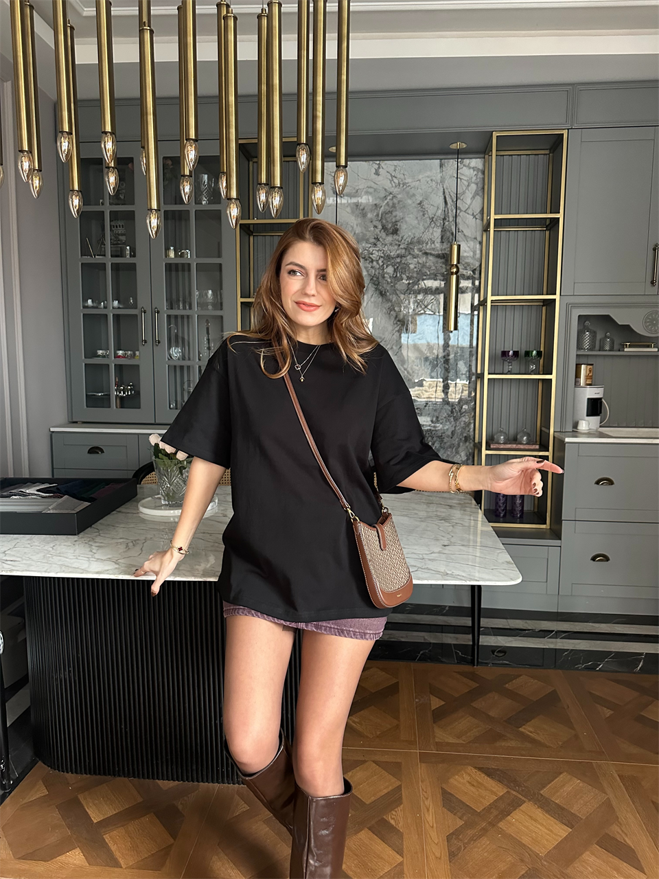 Siyah Pamuk Kumaş Bisiklet Yaka Oversize Tshirt