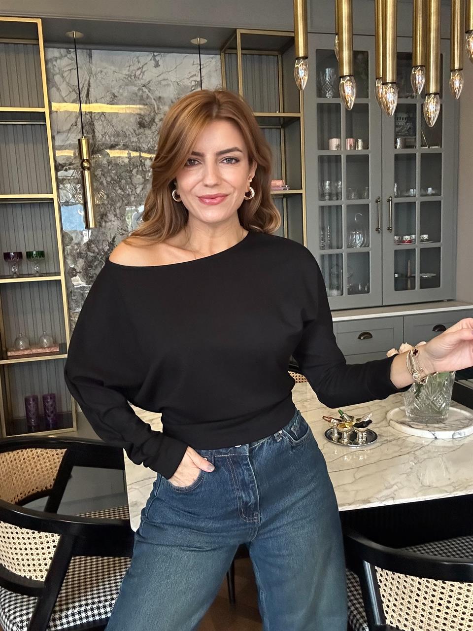 Siyah Pamuk Kumaş Kayık Yaka Bluz