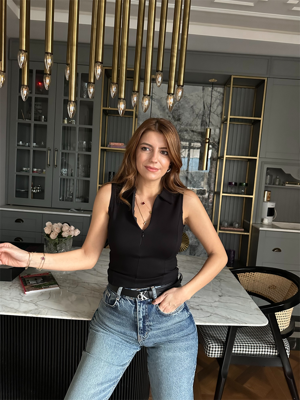 Siyah Polo Yaka Fermuarlı Kolsuz Bluz